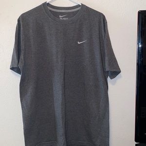Basic Men’s Nike Tee